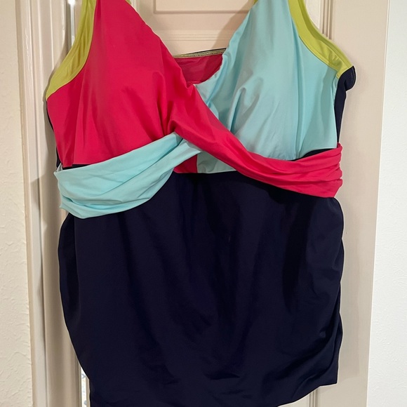 Land's End ~ Blue/Pink Multi color cross over tankini top ~ 24W - Picture 1 of 2